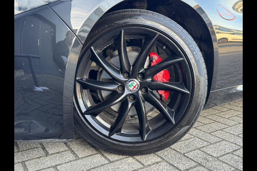 Alfa Romeo Giulia 2.0T Super | Veloce interieur | Xenon | Prijs is rijklaar incl. garantie