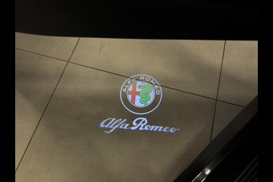 Alfa Romeo Giulia 2.0T Super | Veloce interieur | Xenon | Prijs is rijklaar incl. garantie