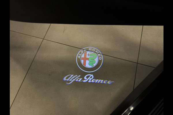Alfa Romeo Giulia 2.0T Super | Veloce interieur | Xenon | Prijs is rijklaar incl. garantie