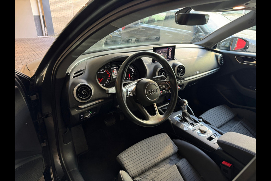 Audi A3 Limousine 1.5 TFSI CoD Sport S Line Edition Keyless