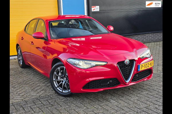 Alfa Romeo Giulia 2.0T Sport / AUT / ECC / Elek Pakket / Stuurverwarming / Stoelverwarming / Led / Pdc / Allu Velgen