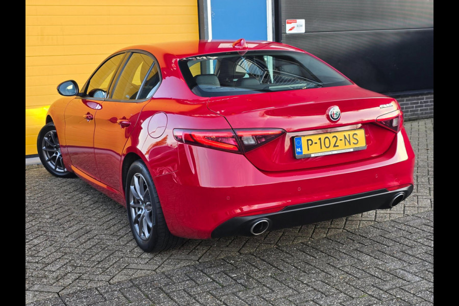 Alfa Romeo Giulia 2.0T Sport / AUT / ECC / Elek Pakket / Stuurverwarming / Stoelverwarming / Led / Pdc / Allu Velgen