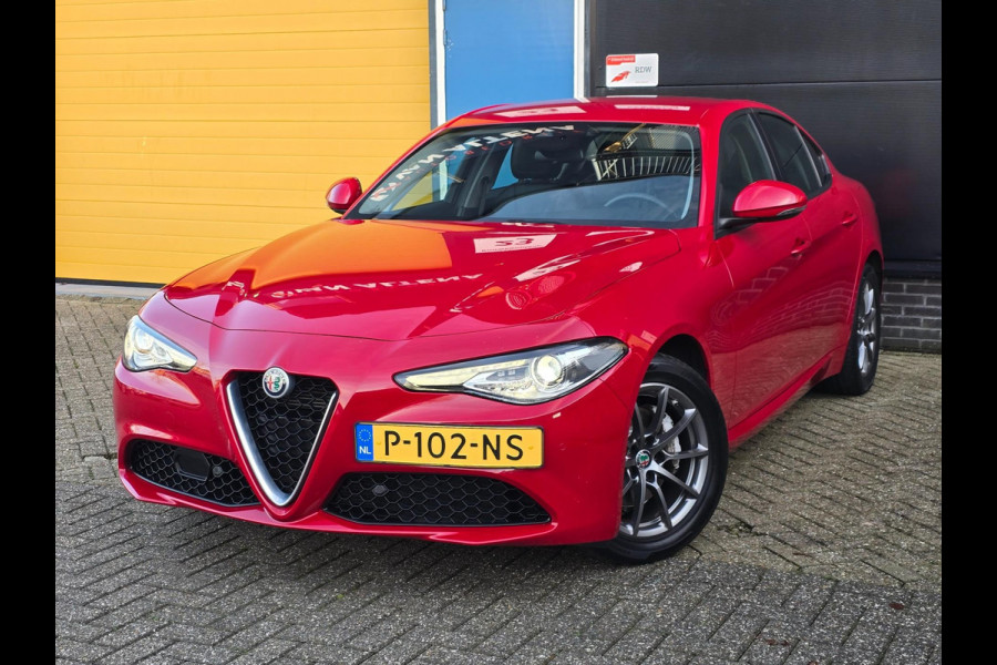 Alfa Romeo Giulia 2.0T Sport / AUT / ECC / Elek Pakket / Stuurverwarming / Stoelverwarming / Led / Pdc / Allu Velgen
