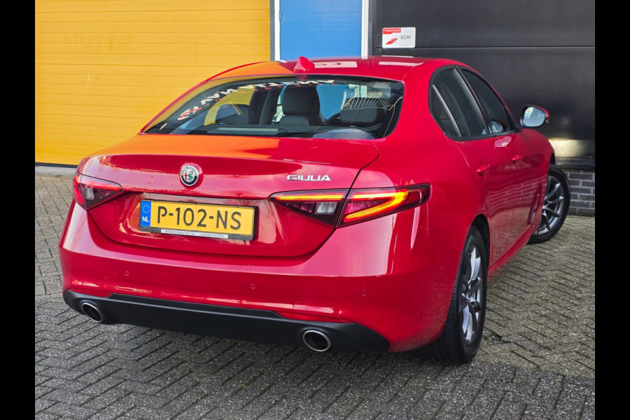 Alfa Romeo Giulia 2.0T Sport / AUT / ECC / Elek Pakket / Stuurverwarming / Stoelverwarming / Led / Pdc / Allu Velgen