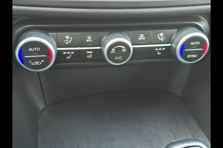Alfa Romeo Giulia 2.0T Sport / AUT / ECC / Elek Pakket / Stuurverwarming / Stoelverwarming / Led / Pdc / Allu Velgen