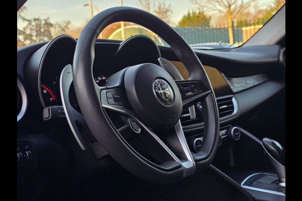 Alfa Romeo Giulia 2.0T Sport / AUT / ECC / Elek Pakket / Stuurverwarming / Stoelverwarming / Led / Pdc / Allu Velgen