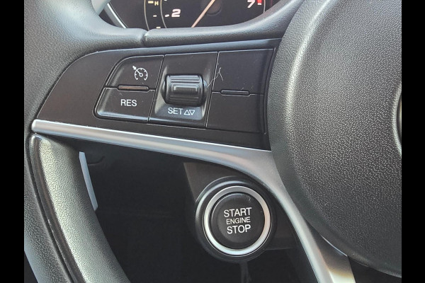 Alfa Romeo Giulia 2.0T Sport / AUT / ECC / Elek Pakket / Stuurverwarming / Stoelverwarming / Led / Pdc / Allu Velgen