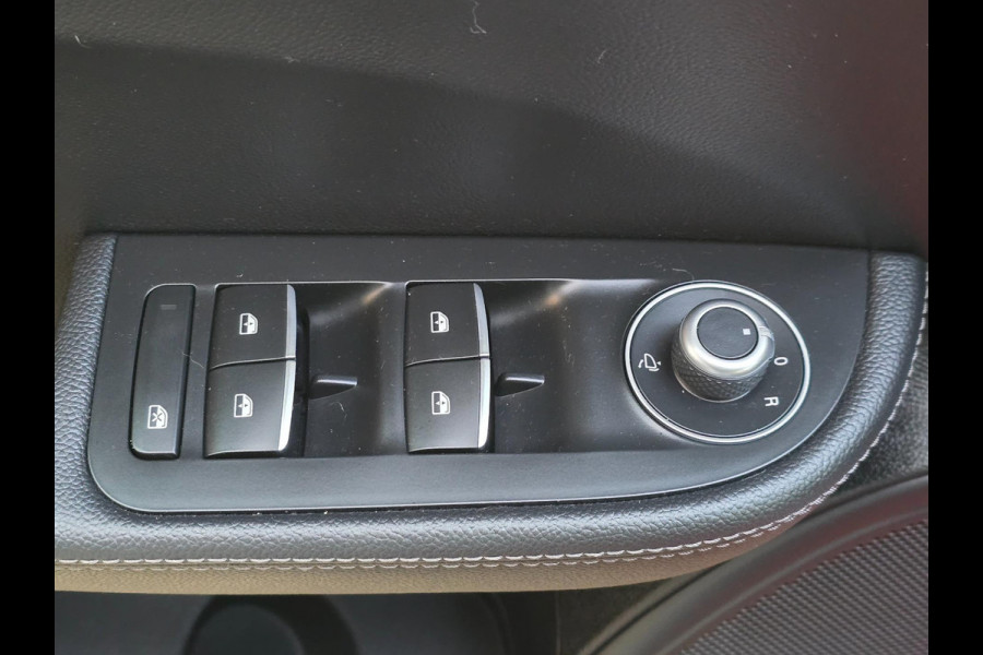 Alfa Romeo Giulia 2.0T Sport / AUT / ECC / Elek Pakket / Stuurverwarming / Stoelverwarming / Led / Pdc / Allu Velgen