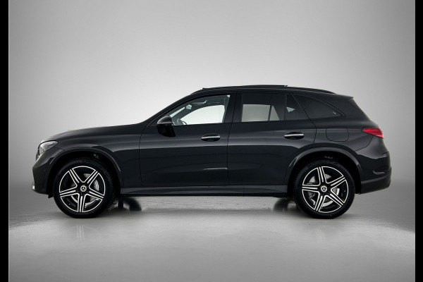 Mercedes-Benz GLC 300 e 4MATIC AMG Plug-In Hybride AMG Line Premium Plus | Night Pakket | Alarm Klasse 3 | trekhaak | Panorama Schuif-Kanteldak | 20 Inch AMG Velgen | Distronic. Inclusief 24 maanden MB Certified garantie voor Europa.