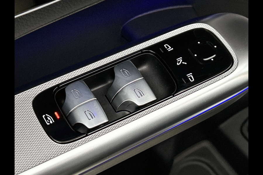 Mercedes-Benz GLC 300 e 4MATIC AMG Plug-In Hybride AMG Line Premium Plus | Night Pakket | Alarm Klasse 3 | trekhaak | Panorama Schuif-Kanteldak | 20 Inch AMG Velgen | Distronic. Inclusief 24 maanden MB Certified garantie voor Europa.