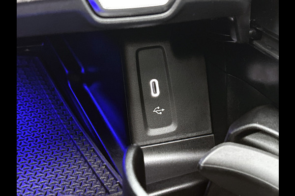 Mercedes-Benz GLC 300 e 4MATIC AMG Plug-In Hybride AMG Line Premium Plus | Night Pakket | Alarm Klasse 3 | trekhaak | Panorama Schuif-Kanteldak | 20 Inch AMG Velgen | Distronic. Inclusief 24 maanden MB Certified garantie voor Europa.