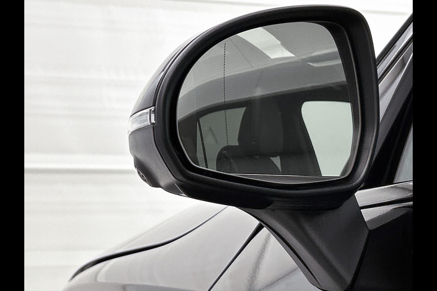 Mercedes-Benz GLC 300 e 4MATIC AMG Plug-In Hybride AMG Line Premium Plus | Night Pakket | Alarm Klasse 3 | trekhaak | Panorama Schuif-Kanteldak | 20 Inch AMG Velgen | Distronic. Inclusief 24 maanden MB Certified garantie voor Europa.