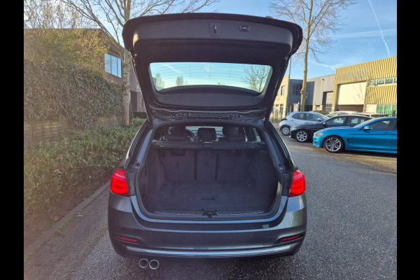 BMW 3 Serie Touring Nbt EVO Apple CarPlay LM Velgen Trekhaak NAP NL Gave Kleur 320i Luxury Edition