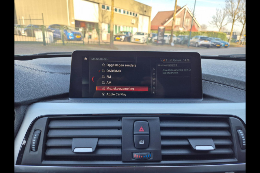 BMW 3 Serie Touring Nbt EVO Apple CarPlay LM Velgen Trekhaak NAP NL Gave Kleur 320i Luxury Edition