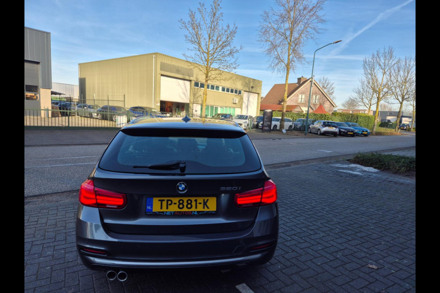 BMW 3 Serie Touring Nbt EVO Apple CarPlay LM Velgen Trekhaak NAP NL Gave Kleur 320i Luxury Edition