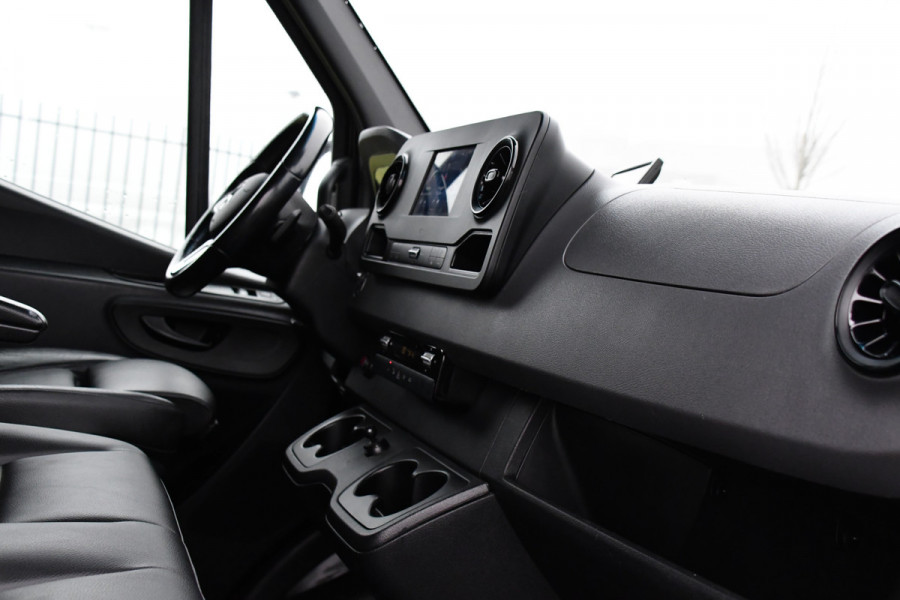 Mercedes-Benz Sprinter 519 V6 3.0 CDI L3H2 Black Edition Camera, Carplay, 190pk, 3500kg Trekhaak, N1 Registratie, Automaat, Multimedia, Leder, Uniek!