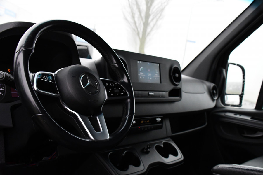 Mercedes-Benz Sprinter 519 V6 3.0 CDI L3H2 Black Edition Camera, Carplay, 190pk, 3500kg Trekhaak, N1 Registratie, Automaat, Multimedia, Leder, Uniek!