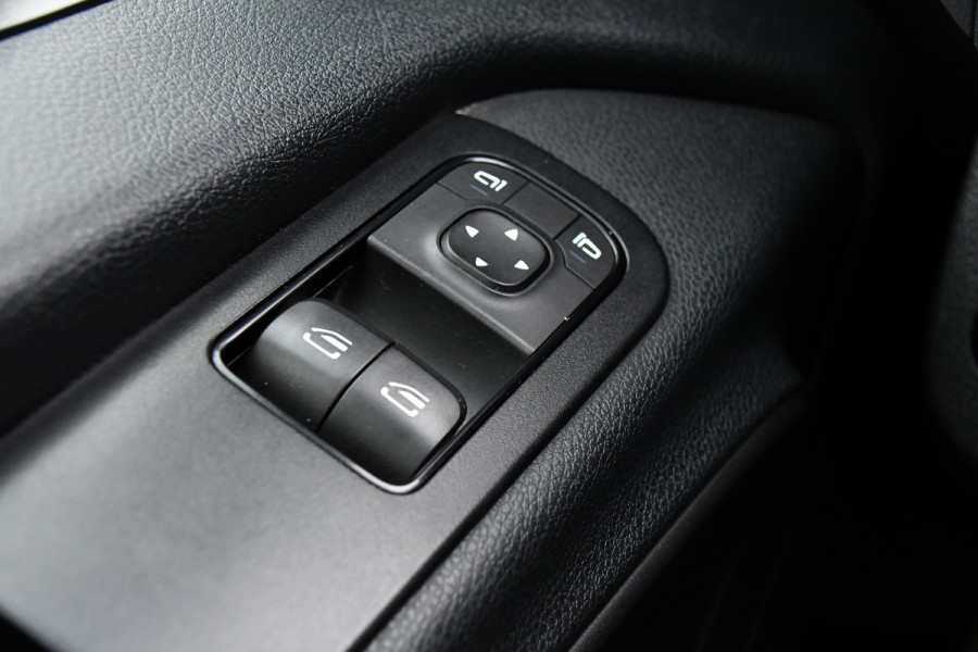 Mercedes-Benz Sprinter 519 V6 3.0 CDI L3H2 Black Edition Camera, Carplay, 190pk, 3500kg Trekhaak, N1 Registratie, Automaat, Multimedia, Leder, Uniek!