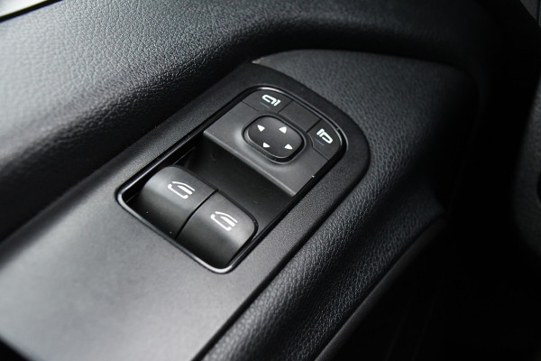 Mercedes-Benz Sprinter 519 V6 3.0 CDI L3H2 Black Edition Camera, Carplay, 190pk, 3500kg Trekhaak, N1 Registratie, Automaat, Multimedia, Leder, Uniek!