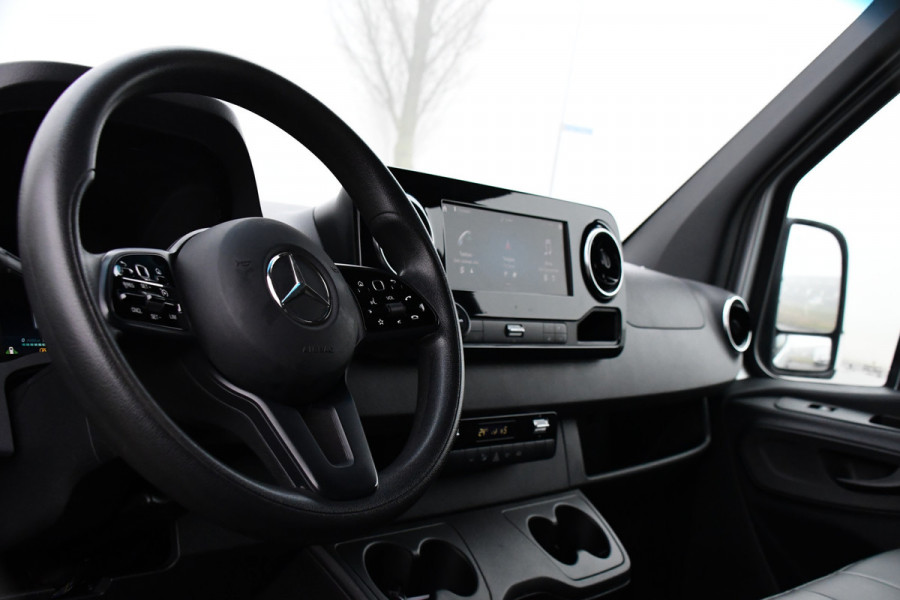 Mercedes-Benz Sprinter 319 V6 3.0 CDI L2H2 Camera, Cruise, 10,5'' Mbux, Automaat, Carplay, Multimedia, Trekhaak, Uniek!