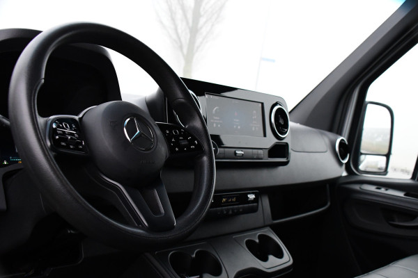 Mercedes-Benz Sprinter 319 V6 3.0 CDI L2H2 Camera, Cruise, 10,5'' Mbux, Automaat, Carplay, Multimedia, Trekhaak, Uniek!