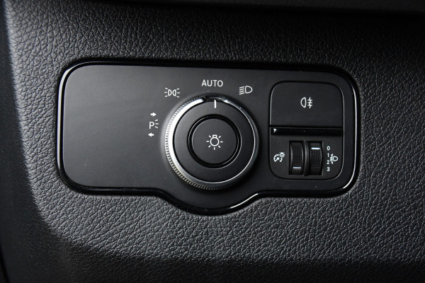 Mercedes-Benz Sprinter 319 V6 3.0 CDI L2H2 Camera, Cruise, 10,5'' Mbux, Automaat, Carplay, Multimedia, Trekhaak, Uniek!