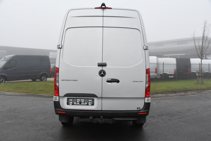 Mercedes-Benz Sprinter 319 V6 3.0 CDI L2H2 Camera, Cruise, 10,5'' Mbux, Automaat, Carplay, Multimedia, Trekhaak, Uniek!