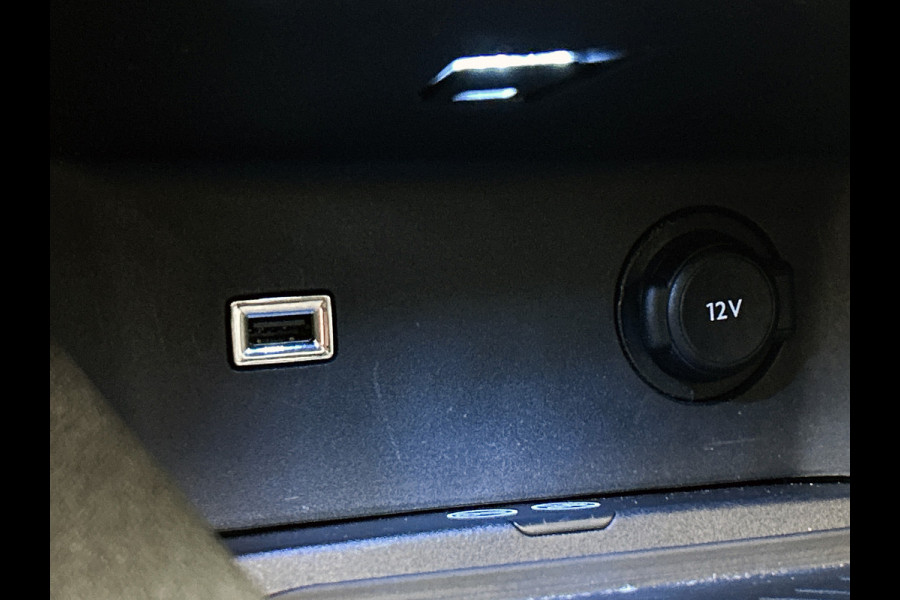 Peugeot 5008 1.5 HDI Automaat 7Pers. GT-Line / Panoramadak / Trekhaak / Leder / Airco-ecc./ Xenon / Apk 07-2026