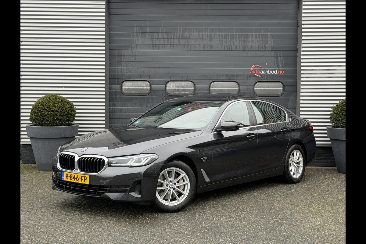 BMW 5 Serie 530e Business Edition Plus | Panoramadak | Camera | Lederen Bekleding | Laser | Elektrische Trekhaak |