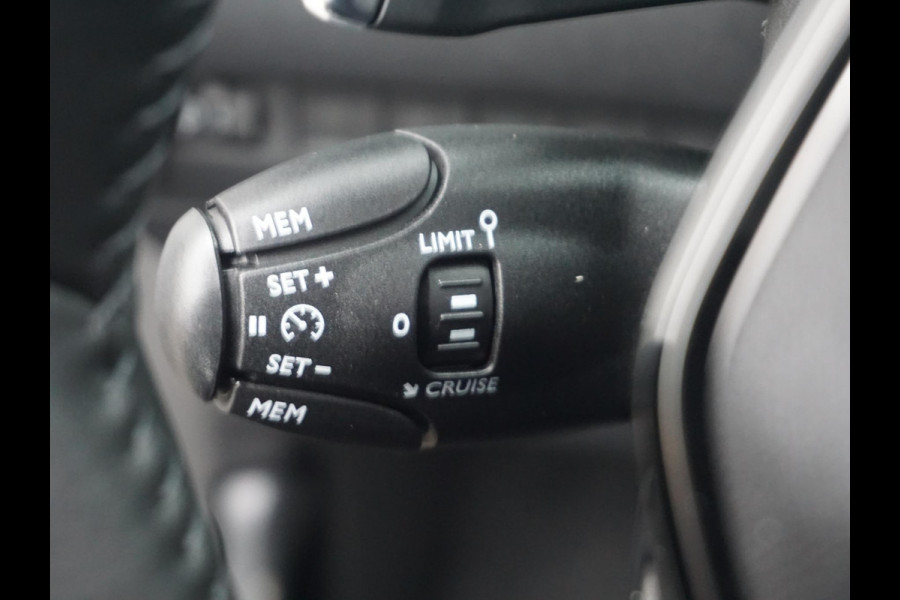 Peugeot 208 1.2 Hybrid 110 e-DCS6 Allure Private lease 376,-