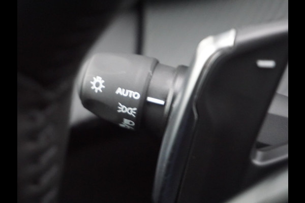 Peugeot 208 1.2 Hybrid 110 e-DCS6 Allure Private lease 376,-