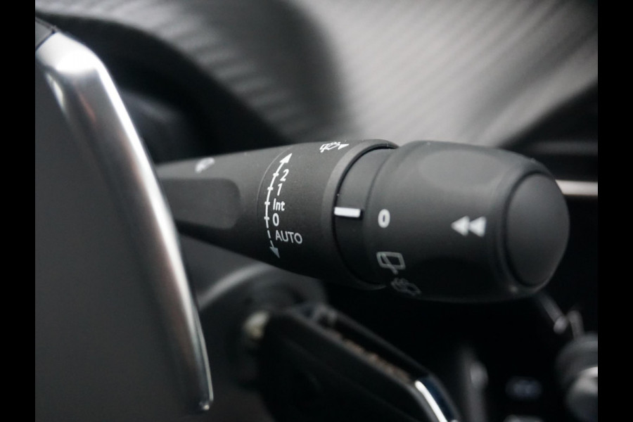 Peugeot 208 1.2 Hybrid 110 e-DCS6 Allure Private lease 376,-