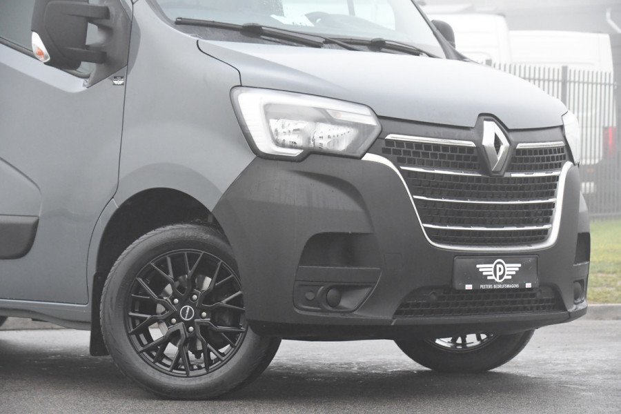 Renault Master T35 2.3 dCi 135 L2H2 PB Edtion Camera, Cruise, Carplay, 2 x Schuifdeur, Trekhaak, Multimedia, 135pk, NAVI, Sensoren, Uniek!