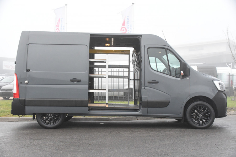 Renault Master T35 2.3 dCi 135 L2H2 PB Edtion Camera, Cruise, Carplay, 2 x Schuifdeur, Trekhaak, Multimedia, 135pk, NAVI, Sensoren, Uniek!