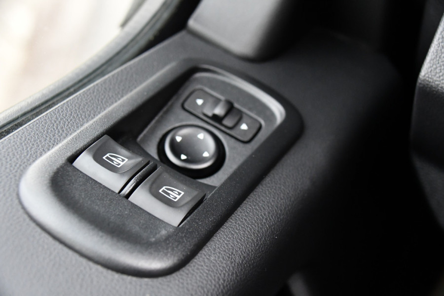 Renault Master T35 2.3 dCi 135 L2H2 PB Edtion Camera, Cruise, Carplay, 2 x Schuifdeur, Trekhaak, Multimedia, 135pk, NAVI, Sensoren, Uniek!