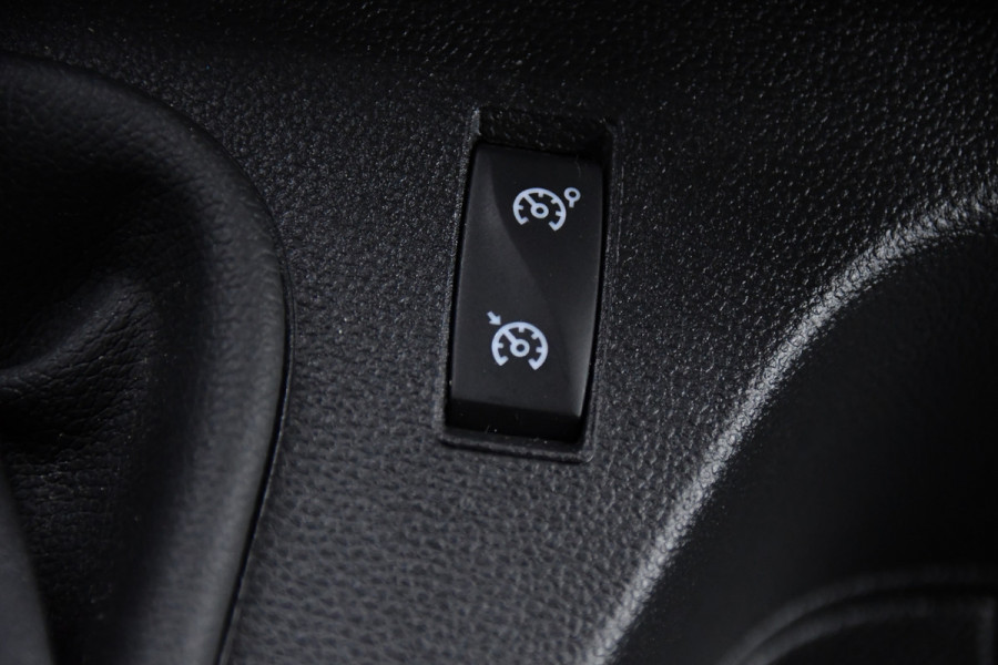 Renault Master T35 2.3 dCi 135 L2H2 PB Edtion Camera, Cruise, Carplay, 2 x Schuifdeur, Trekhaak, Multimedia, 135pk, NAVI, Sensoren, Uniek!