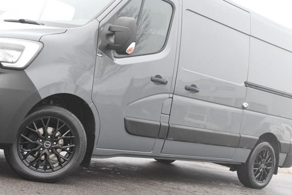 Renault Master T35 2.3 dCi 135 L2H2 PB Edtion Camera, Cruise, Carplay, 2 x Schuifdeur, Trekhaak, Multimedia, 135pk, NAVI, Sensoren, Uniek!