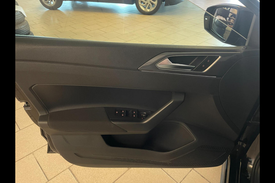 Volkswagen Polo 1.0 TSI R-Line DSG automaat AIRCO NAVI CRUISE BEATS APPLE CARPLAY PDC R-LINE VELGEN PRIVACYGLAS ZEER NETTE AUTO