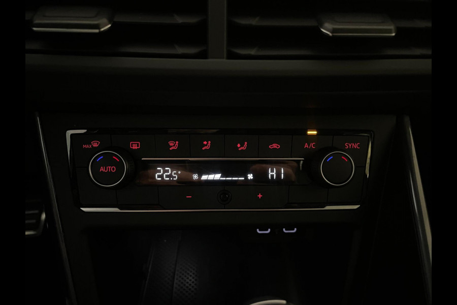 Volkswagen Polo 1.0 TSI R-Line DSG automaat AIRCO NAVI CRUISE BEATS APPLE CARPLAY PDC R-LINE VELGEN PRIVACYGLAS ZEER NETTE AUTO