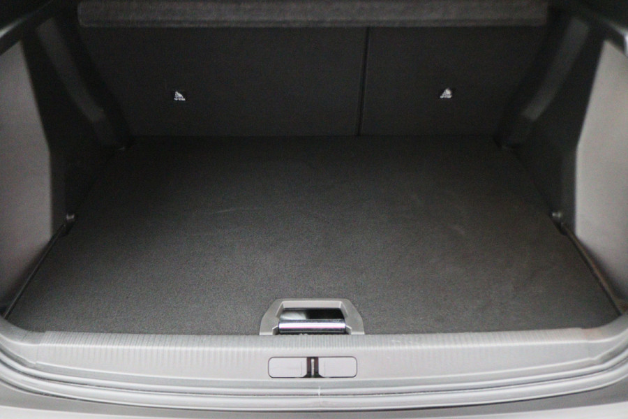 Peugeot e-2008 EV Allure 50 kWh