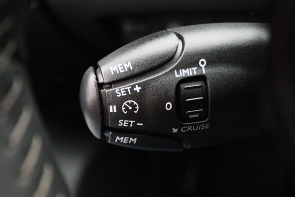 Peugeot e-2008 EV Allure 50 kWh