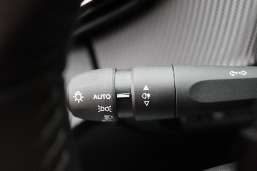 Peugeot e-2008 EV Allure 50 kWh