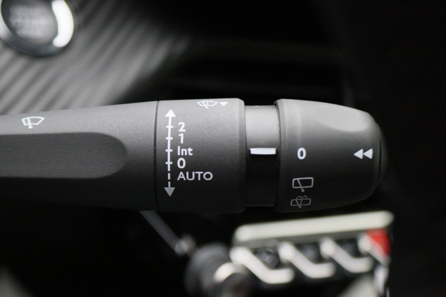 Peugeot e-2008 EV Allure 50 kWh