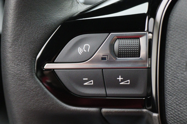 Peugeot e-2008 EV Allure 50 kWh