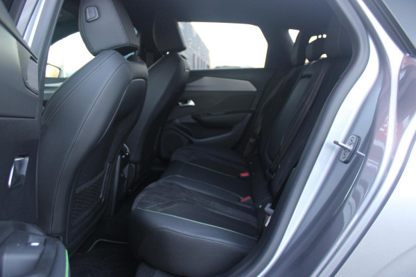 Peugeot 308 SW 1.6 Plug-in Hybrid 180PK GT | PANORAMISCH SCHUIF/KANTEL DAK | TREKHAAK | ALCANTARA BEKLEDING MET EEN ELEKTRISCH BEDIENBARE BESTUURDERSSTOEL | 18" LICHTMETALEN VELGEN "PORTLAND" | FOCAL AUDIO SYSTEM | STOEL/STUUR VERWARMING | NAVIGATIE | DRAADLOZE APPLE CARPLAY/ANDROID AUTO | DRAADLOZE TELEFOONLADER | PARKEERSENSOREN VOOR + ACHTER | ACHTERUITRIJ CAMERA | ELEKTRISCH BEDIENBARE ACHTERKLEP |