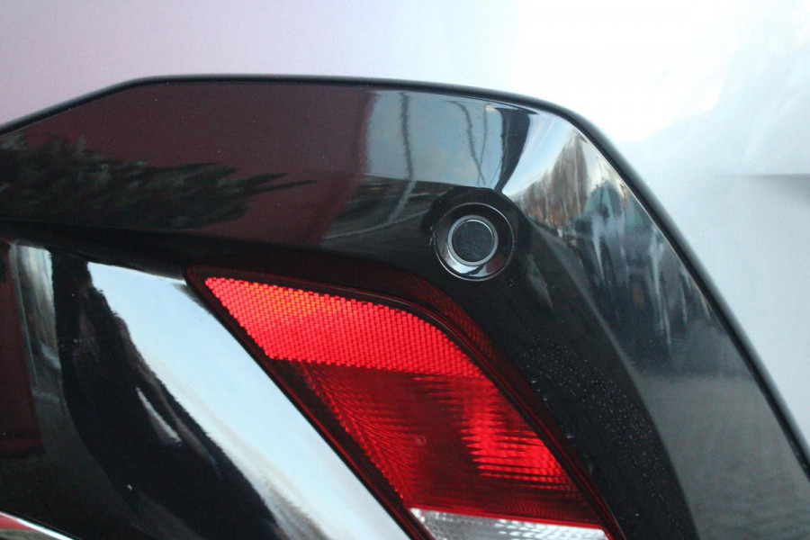 Peugeot 308 SW 1.6 Plug-in Hybrid 180PK GT | PANORAMISCH SCHUIF/KANTEL DAK | TREKHAAK | ALCANTARA BEKLEDING MET EEN ELEKTRISCH BEDIENBARE BESTUURDERSSTOEL | 18" LICHTMETALEN VELGEN "PORTLAND" | FOCAL AUDIO SYSTEM | STOEL/STUUR VERWARMING | NAVIGATIE | DRAADLOZE APPLE CARPLAY/ANDROID AUTO | DRAADLOZE TELEFOONLADER | PARKEERSENSOREN VOOR + ACHTER | ACHTERUITRIJ CAMERA | ELEKTRISCH BEDIENBARE ACHTERKLEP |