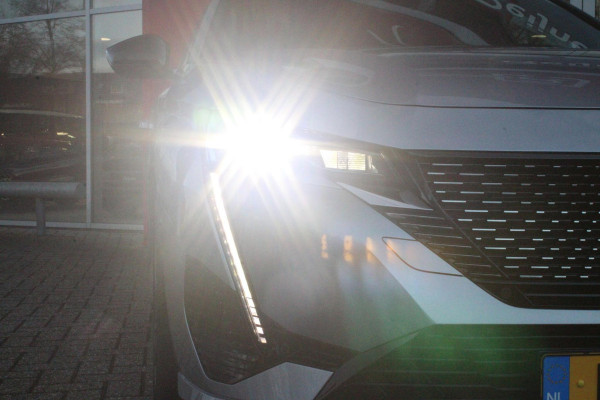 Peugeot 308 SW 1.6 Plug-in Hybrid 180PK GT | PANORAMISCH SCHUIF/KANTEL DAK | TREKHAAK | ALCANTARA BEKLEDING MET EEN ELEKTRISCH BEDIENBARE BESTUURDERSSTOEL | 18" LICHTMETALEN VELGEN "PORTLAND" | FOCAL AUDIO SYSTEM | STOEL/STUUR VERWARMING | NAVIGATIE | DRAADLOZE APPLE CARPLAY/ANDROID AUTO | DRAADLOZE TELEFOONLADER | PARKEERSENSOREN VOOR + ACHTER | ACHTERUITRIJ CAMERA | ELEKTRISCH BEDIENBARE ACHTERKLEP |