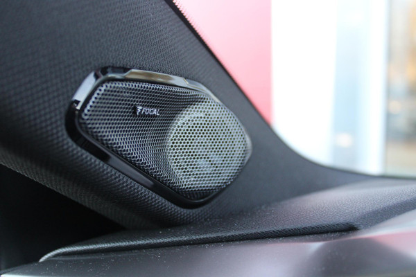 Peugeot 308 SW 1.6 Plug-in Hybrid 180PK GT | PANORAMISCH SCHUIF/KANTEL DAK | TREKHAAK | ALCANTARA BEKLEDING MET EEN ELEKTRISCH BEDIENBARE BESTUURDERSSTOEL | 18" LICHTMETALEN VELGEN "PORTLAND" | FOCAL AUDIO SYSTEM | STOEL/STUUR VERWARMING | NAVIGATIE | DRAADLOZE APPLE CARPLAY/ANDROID AUTO | DRAADLOZE TELEFOONLADER | PARKEERSENSOREN VOOR + ACHTER | ACHTERUITRIJ CAMERA | ELEKTRISCH BEDIENBARE ACHTERKLEP |