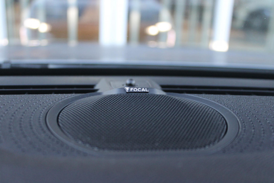 Peugeot 308 SW 1.6 Plug-in Hybrid 180PK GT | PANORAMISCH SCHUIF/KANTEL DAK | TREKHAAK | ALCANTARA BEKLEDING MET EEN ELEKTRISCH BEDIENBARE BESTUURDERSSTOEL | 18" LICHTMETALEN VELGEN "PORTLAND" | FOCAL AUDIO SYSTEM | STOEL/STUUR VERWARMING | NAVIGATIE | DRAADLOZE APPLE CARPLAY/ANDROID AUTO | DRAADLOZE TELEFOONLADER | PARKEERSENSOREN VOOR + ACHTER | ACHTERUITRIJ CAMERA | ELEKTRISCH BEDIENBARE ACHTERKLEP |