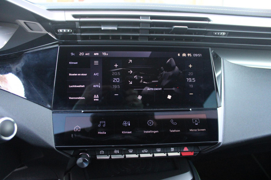 Peugeot 308 SW 1.6 Plug-in Hybrid 180PK GT | PANORAMISCH SCHUIF/KANTEL DAK | TREKHAAK | ALCANTARA BEKLEDING MET EEN ELEKTRISCH BEDIENBARE BESTUURDERSSTOEL | 18" LICHTMETALEN VELGEN "PORTLAND" | FOCAL AUDIO SYSTEM | STOEL/STUUR VERWARMING | NAVIGATIE | DRAADLOZE APPLE CARPLAY/ANDROID AUTO | DRAADLOZE TELEFOONLADER | PARKEERSENSOREN VOOR + ACHTER | ACHTERUITRIJ CAMERA | ELEKTRISCH BEDIENBARE ACHTERKLEP |